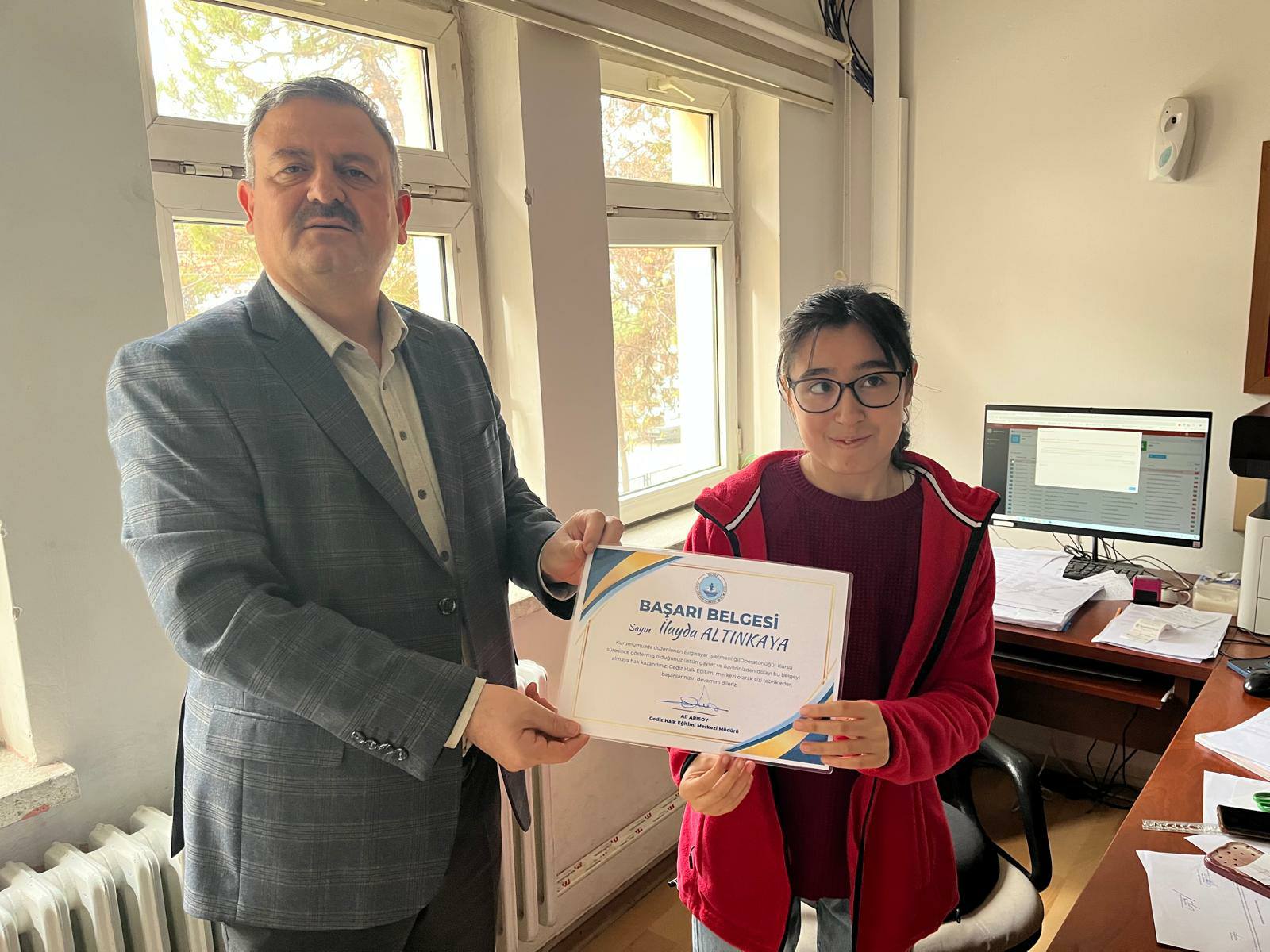 Yaşama Sevinci Engel Tanımıyor: Serebral Palsi Hastası İlayda Başarıyla Kursu Tamamladı