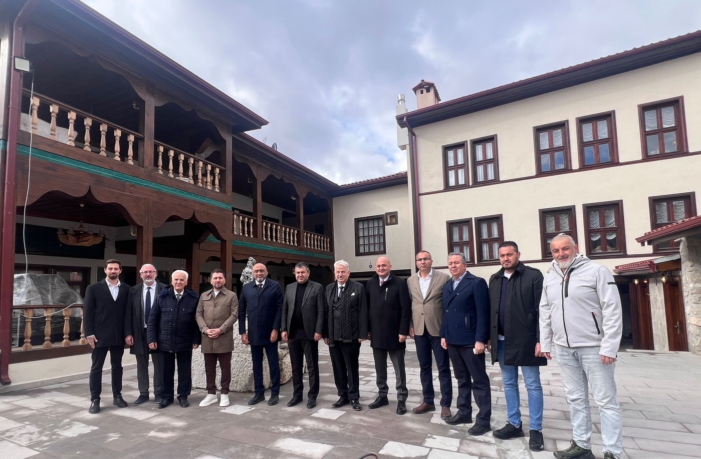 KÜTAHYA’NIN TURİZMİNE BÜYÜK KATKI: GEDİZ HEYETİNDEN “ŞEREF HAN KONAĞI MANAGED BY DEDEMAN”A ZİYARET