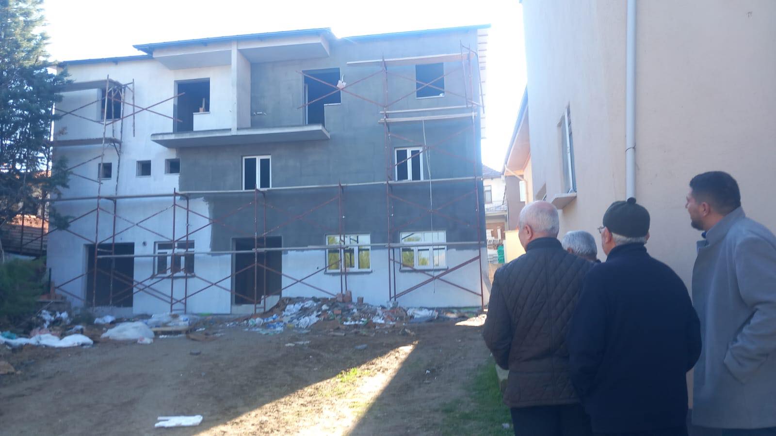 Gediz Erdoğmuş Mahallesi’nden Takdire Şayan Dayanışma: 4 Ayda Külliye Yükseldi