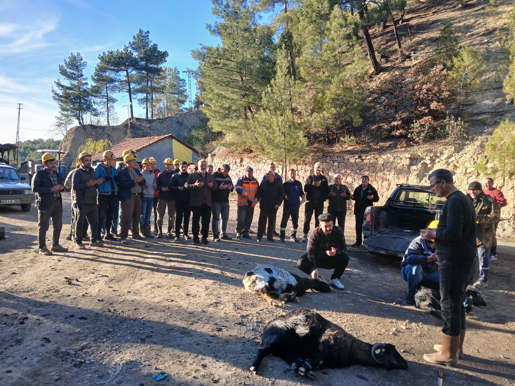 Gökler’de Şükür ve Dua: Maden Kazası Sonrası Mustafa Kalkan Evine Döndü, Kurbanlar Kesildi