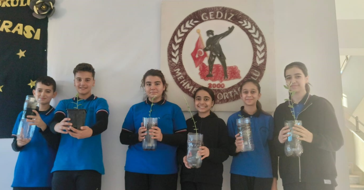 Mehmetçik Ortaokulu’nda Mucizevi Dönüşüm: Tohumlar Fidana Dönüştü