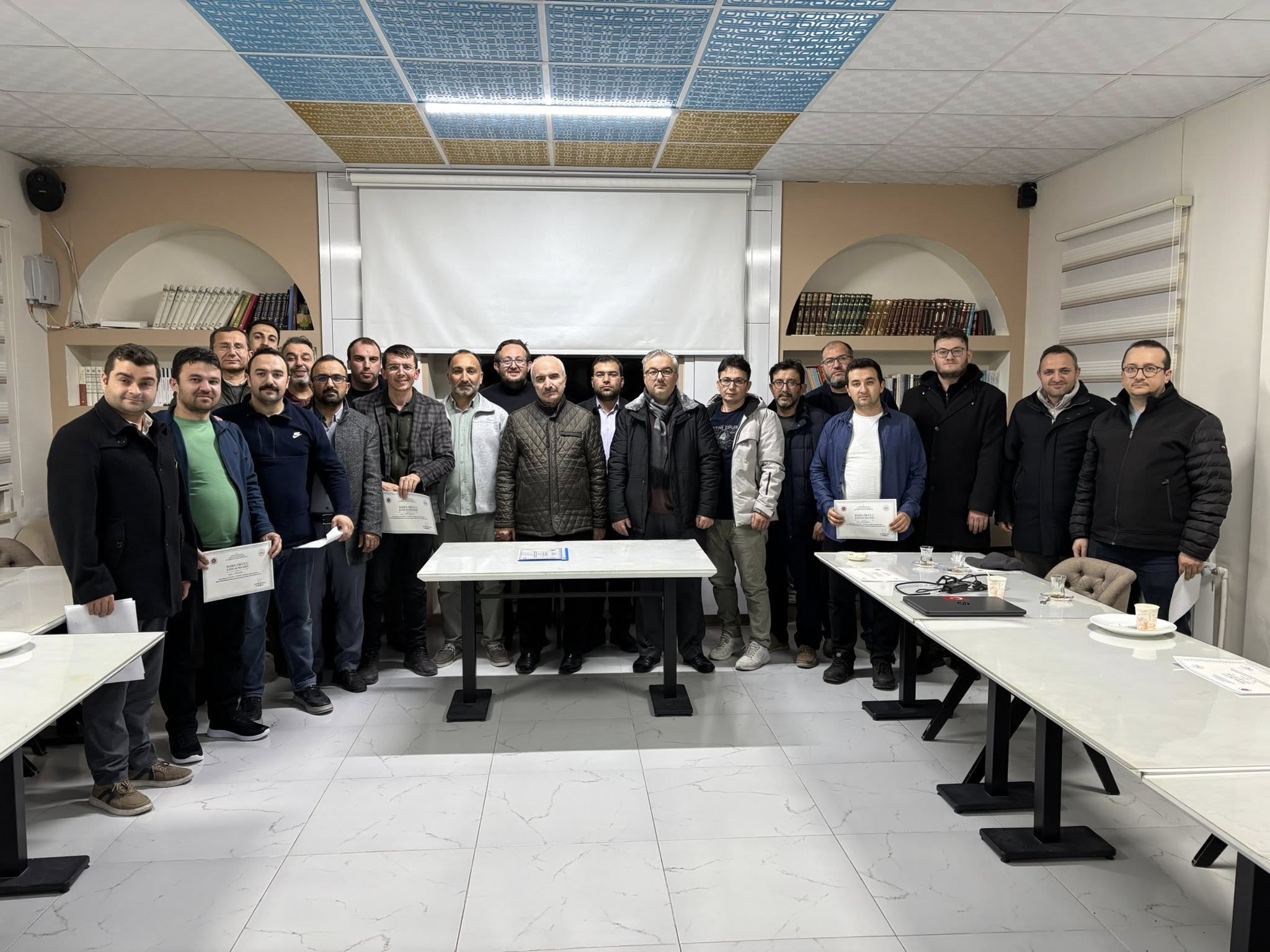 Gediz’de “Baba Okulu” Semineri: Huzurlu Ailelerin Temeli Atılıyor