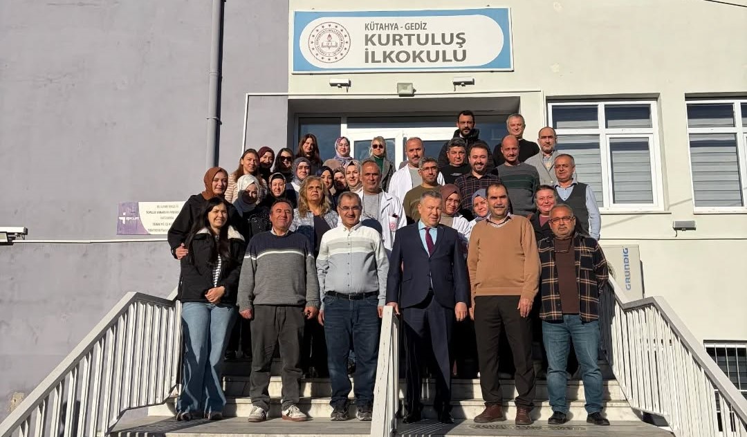 Gediz Eğitiminde Bir Devrin Sonu: 41 Yıllık Çınar Emekliliğe Uğurlandı