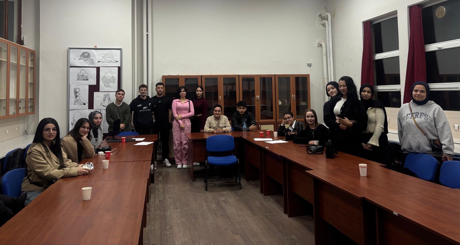 Gediz’de Bir İlk: Öğrenci ve Öğretmenlerin Gücüyle “Gediz Tiyatro Topluluğu” Kuruldu