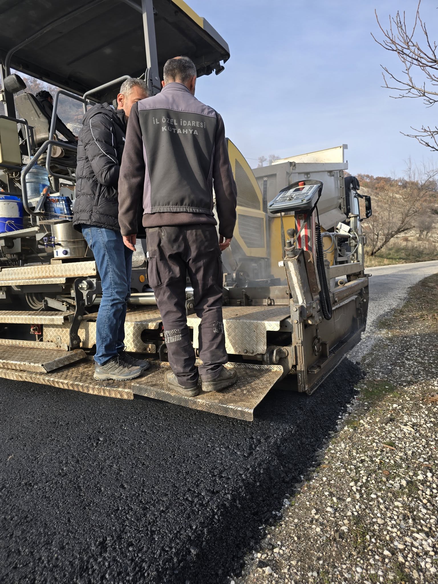 Eskigediz’in Ulaşım Konforu Artıyor: Kütahya Bağlantı Yolunda Sıcak Asfalt Seferberliği