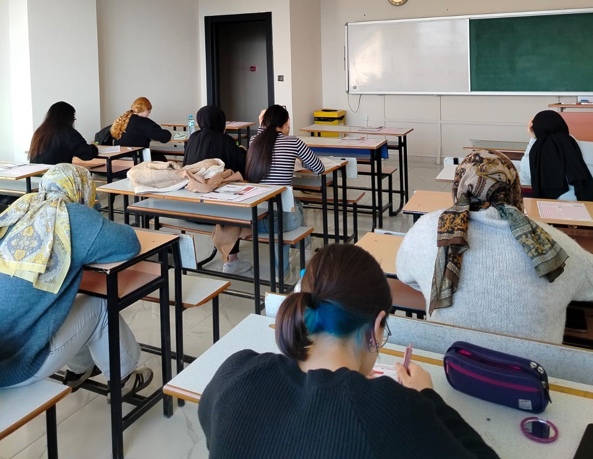 Gediz Belediyesinden Öğrencilere Ücretsiz YKS-TYT Desteği: Deneme Sınavı Yapıldı