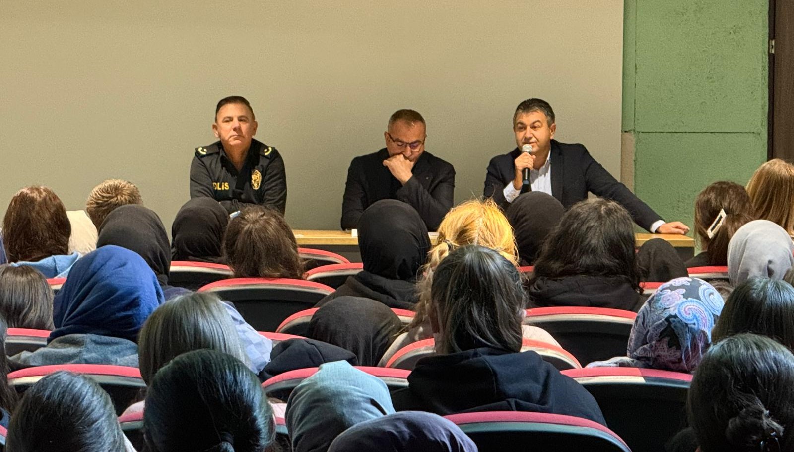 Gediz Kız Mesleki ve Teknik Anadolu Lisesi’nde Kariyer Günleri Heyecanı