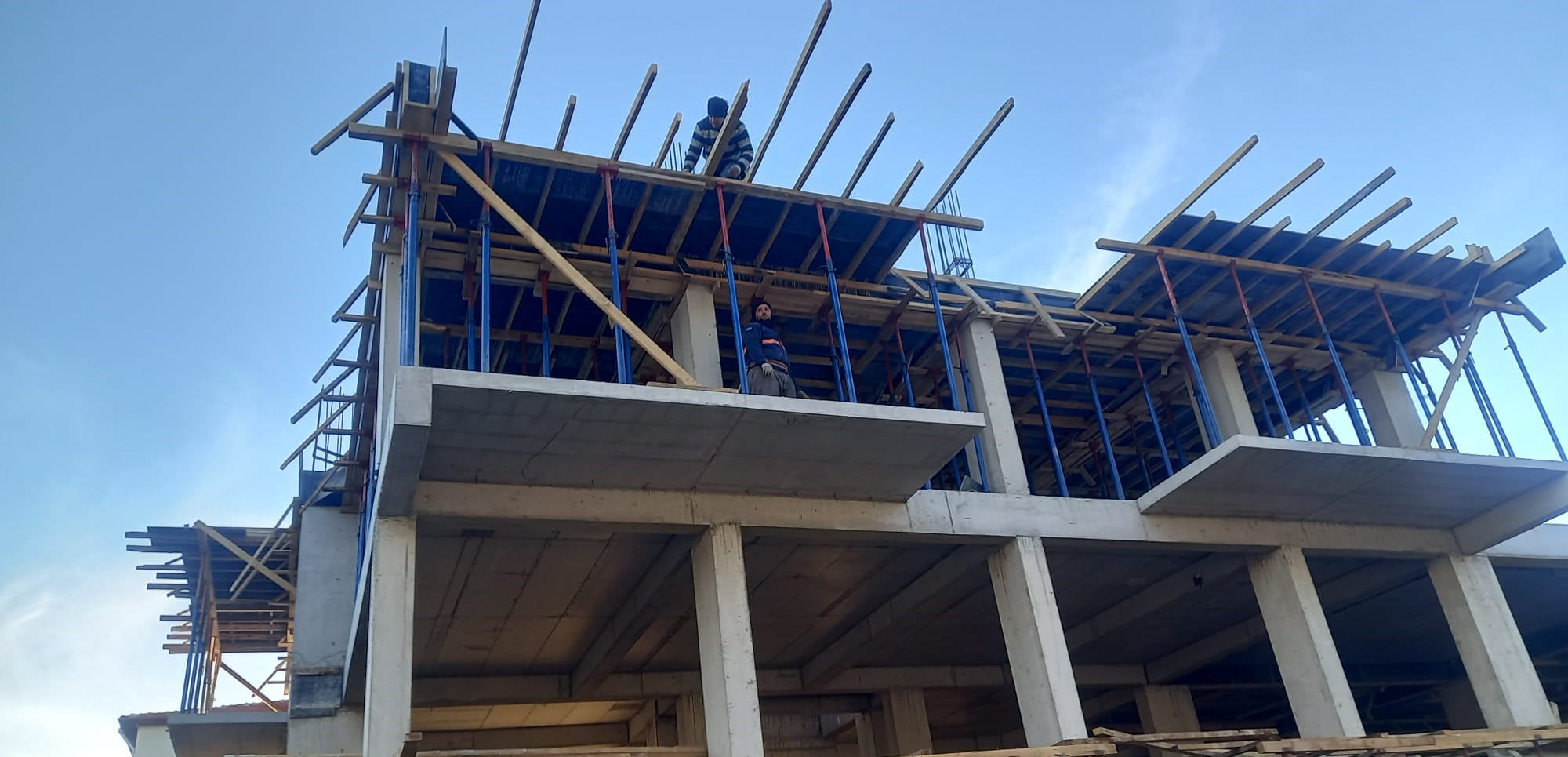 Dondurucu Soğuk Bile Onları Durduramadı: Gediz’in Yeni İş Merkezi Yükseliyor