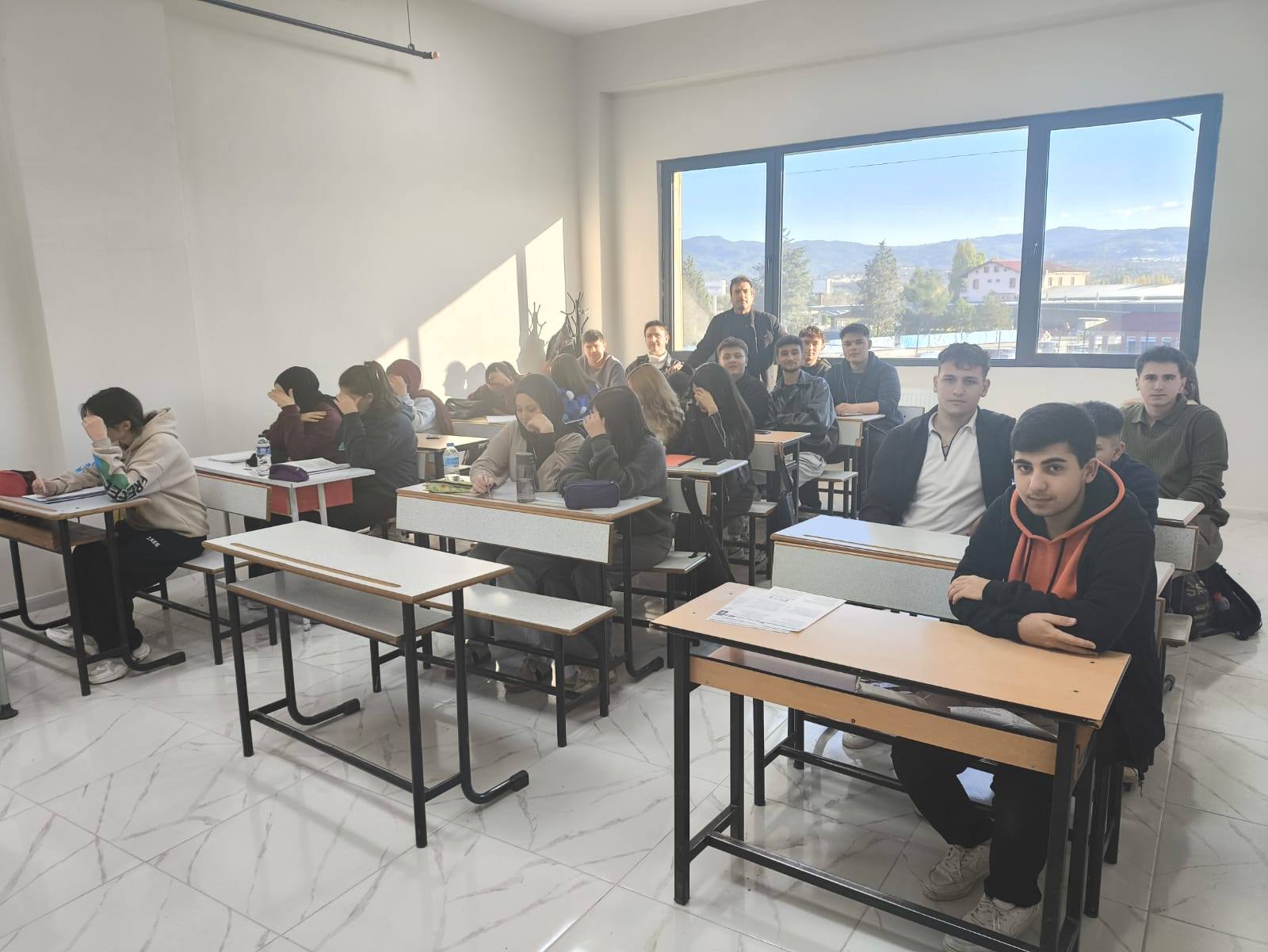 Başkan Akel’den Gedizli Gençlere Sitem: “Bedava Olunca Ne Yazık Ki İlgi Görmüyor”