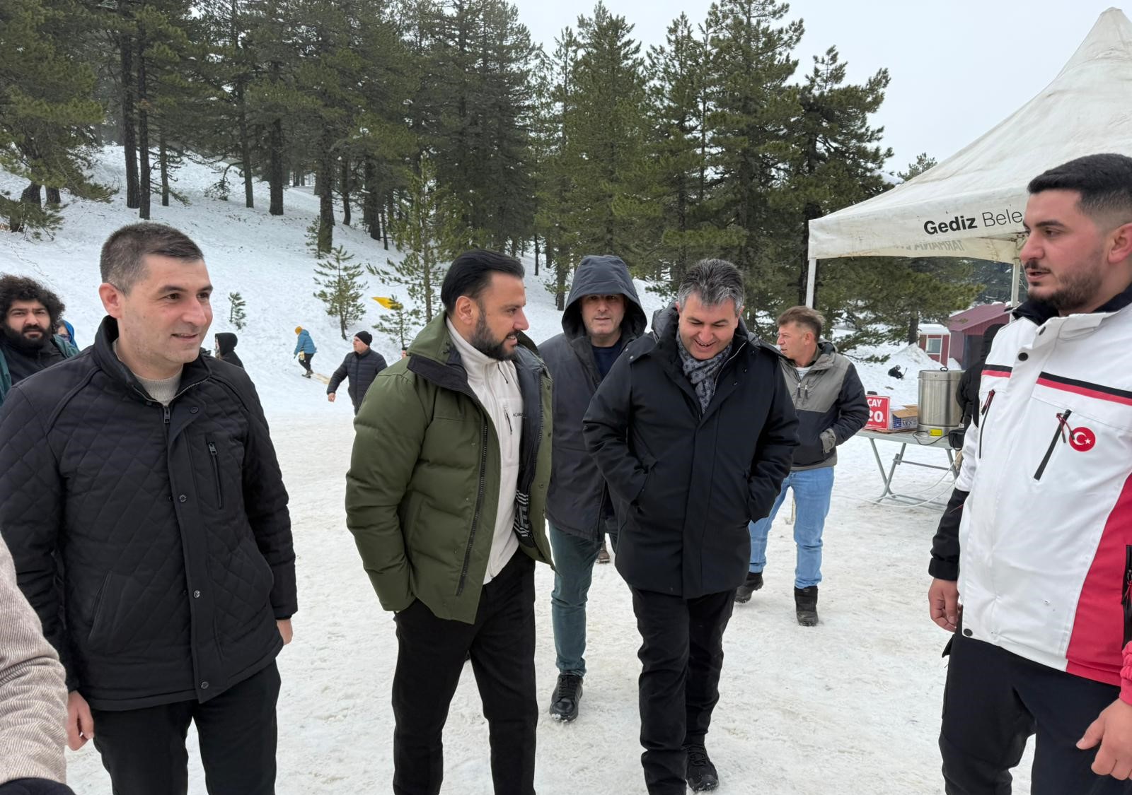 Ege’nin Zirvesinde Ünlü Konuk: Alişan Gediz Lezzetlerine ve Murat Dağı’na Hayran Kaldı!