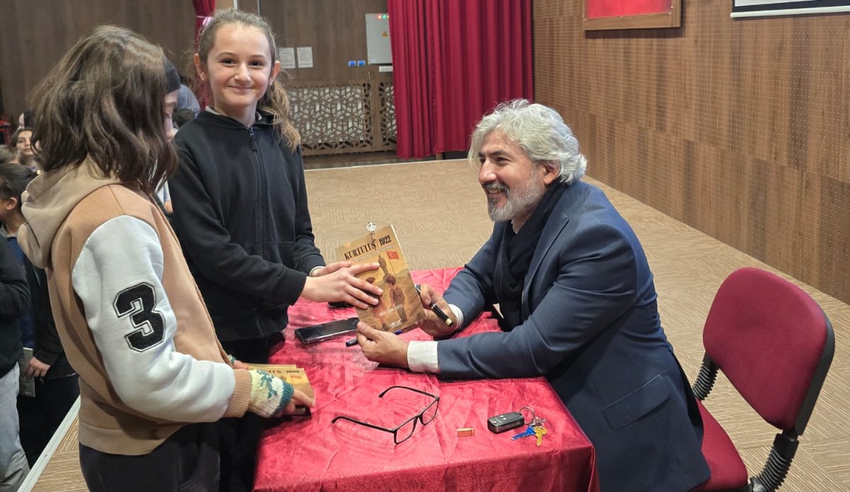 Gediz’de Genç Okurlar Yazarıyla Buluştu: Edebiyat Dolu Final