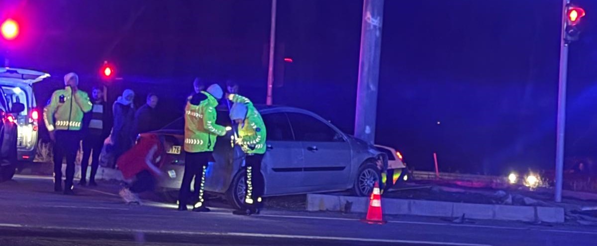 Gediz OSB Kavşağında Trafik Kazası: 2 Sürücü Yaralandı