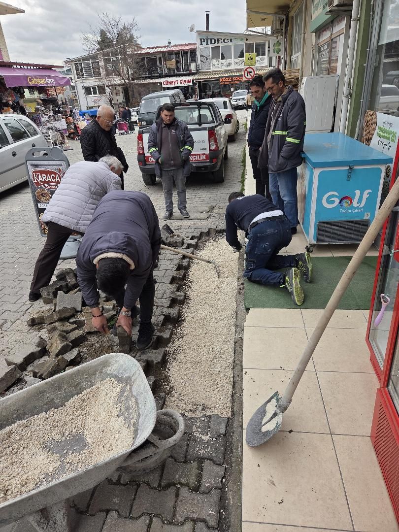 Gedizli Esnaf Ramazan Durgunluğunu Dayanışmayla Fırsata Çevirdi