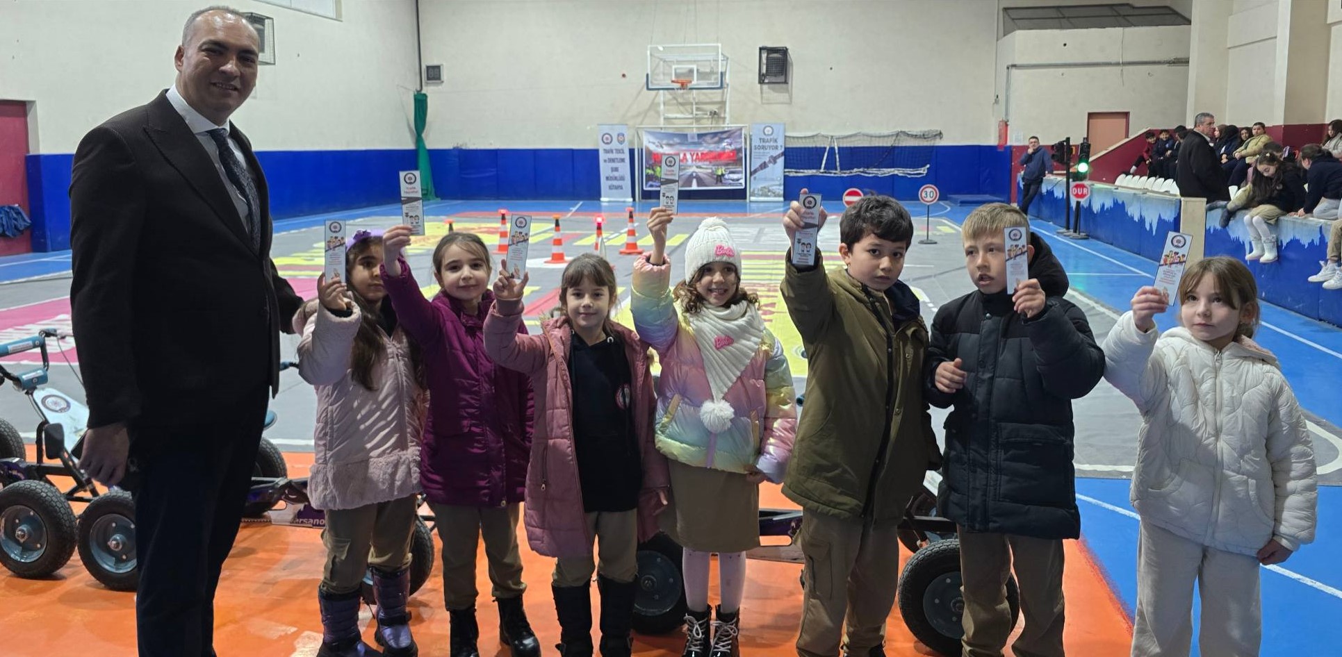 Gediz’de Miniklerden Trafik Çıkartması: Geleceğin Sürücüleri Yetişiyor