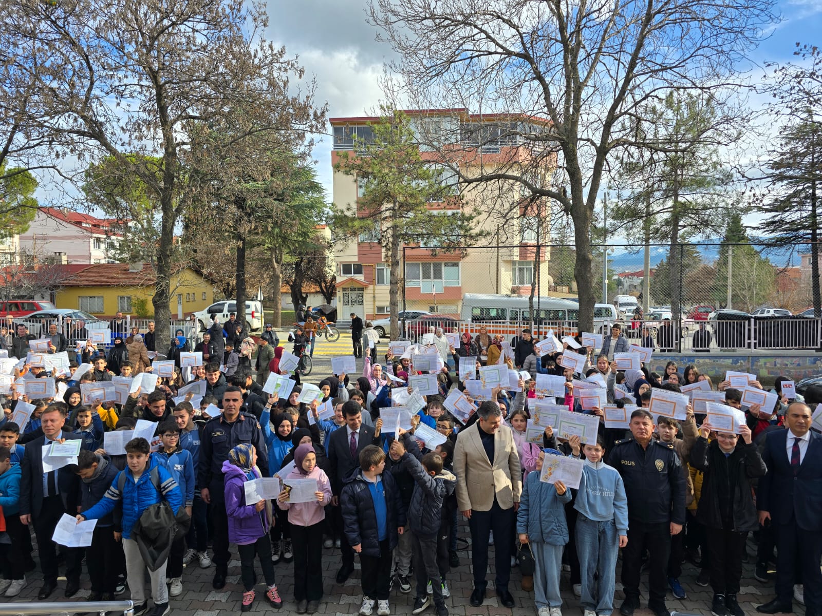 Gediz’de Okul Zili Yeniden Çalıyor: 7 Bin Öğrenci İçin Zorlu Maraton Başlıyor!