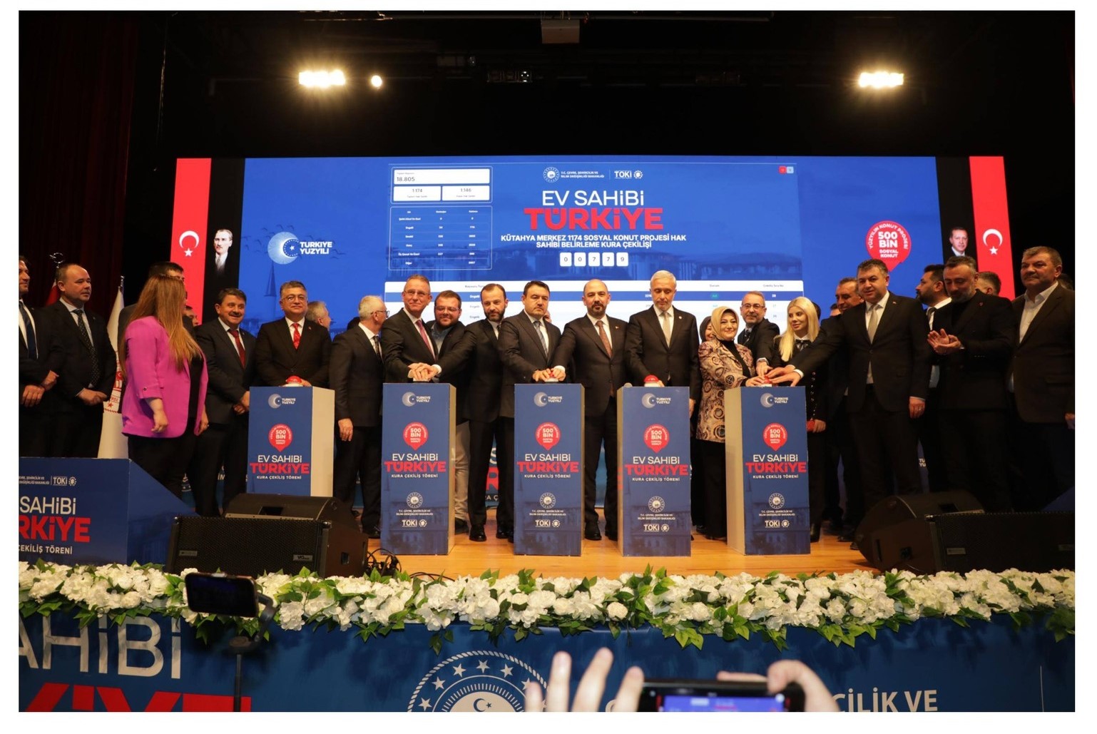 Gediz’de Sosyal Konut Heyecanı: 200 Hak Sahibi Kura ile Belirlendi