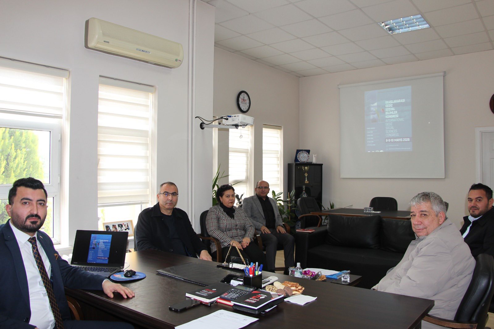 Gediz Bilimin Merkezi Oluyor: 1. Uluslararası Sosyal Bilimler Kongresi İçin Geri Sayım Başladı