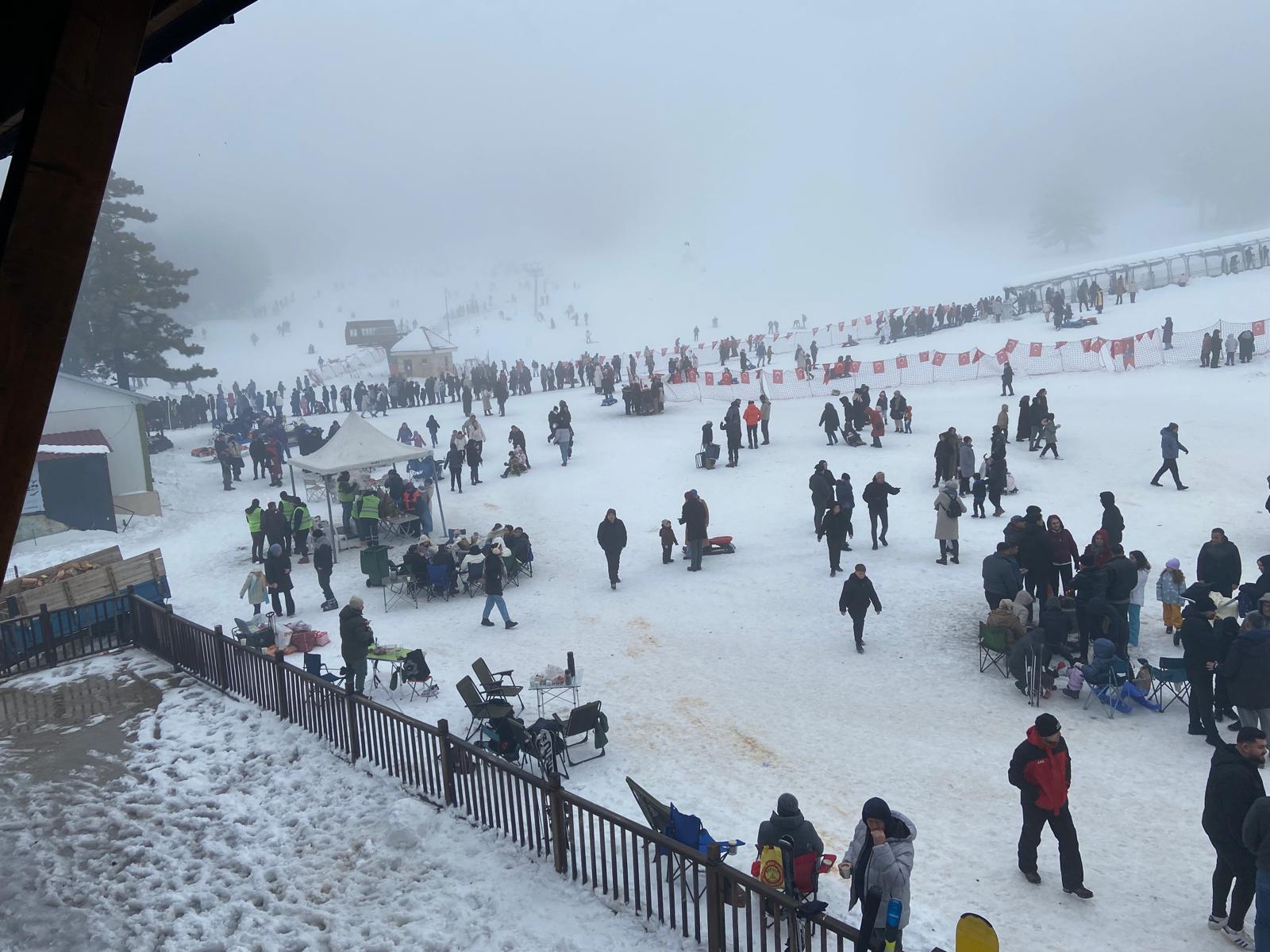 Gediz’de Kış Keyfi Engelsiz Sürüyor: Murat Dağı’na Ücretsiz Servis Desteği