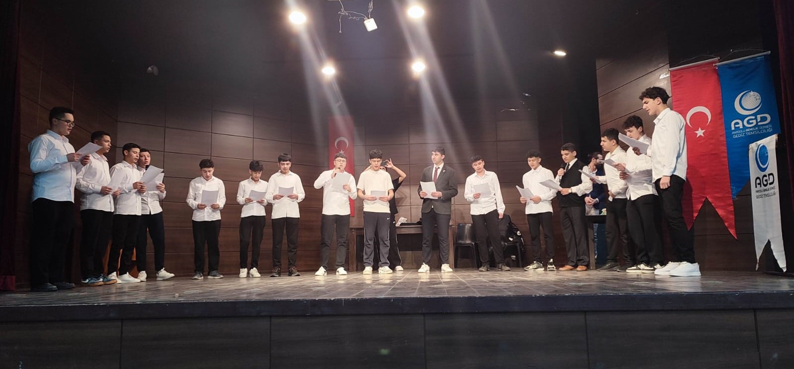 Gediz’de “Şehitler Gecesi” Yankılandı: Şehitler Dualarla Yâd Edildi