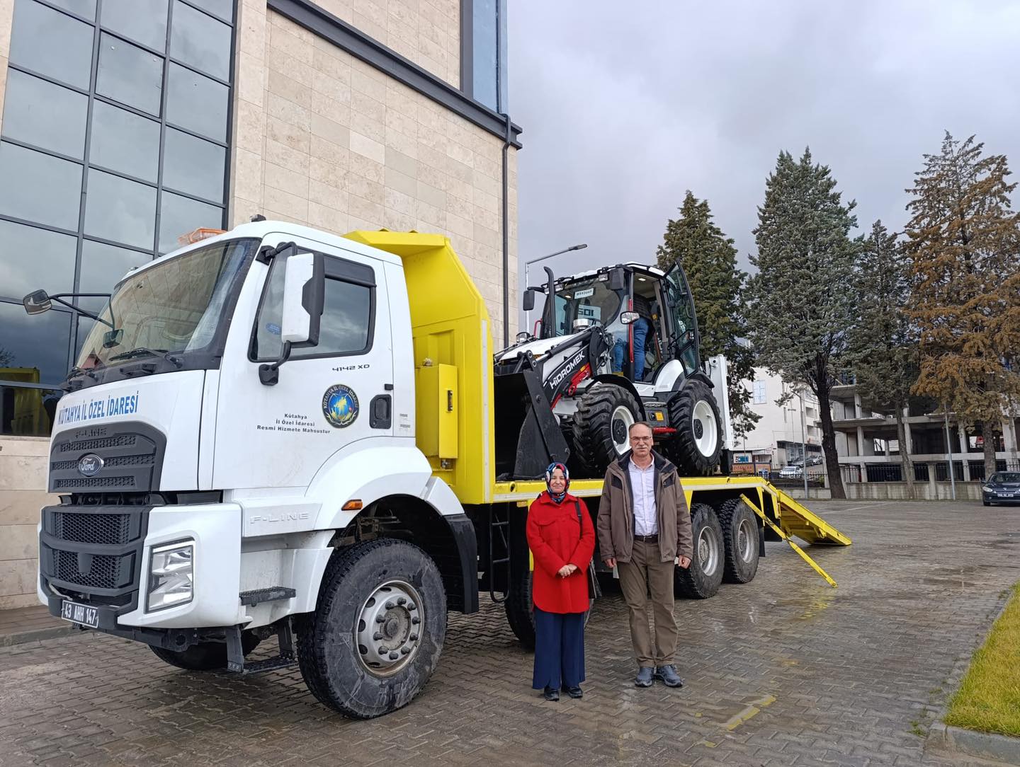 Gediz Kaymakamlığı’na Modern Dokunuş: Yeni İş Makinesi Hizmete Başladı