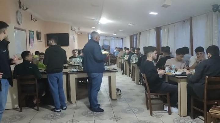 Gediz’de Gençlerle İftar Sofrası: Manevi Danışman Abdullah Bilgin’den Anlamlı Buluşma