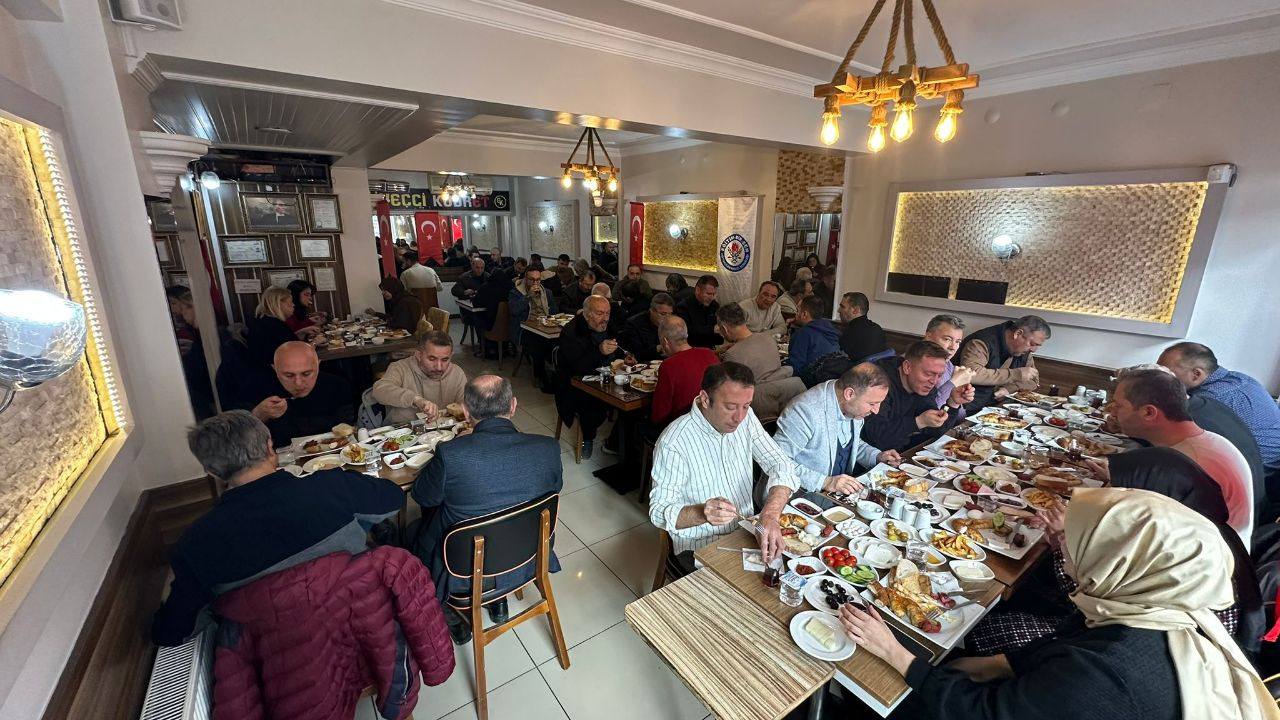 Gediz Eğitim-Bir-Sen’den Geniş Katılımlı İstişare Toplantısı: “Eğitim Çalışanlarının Gücü Örgütlü Mücadelede”