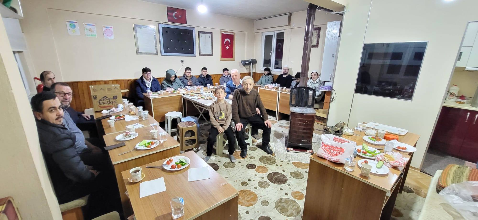 Gediz’de Gençler Namazda Buluşuyor: AGD’den Ödüllü Sabah Namazı Seferberliği