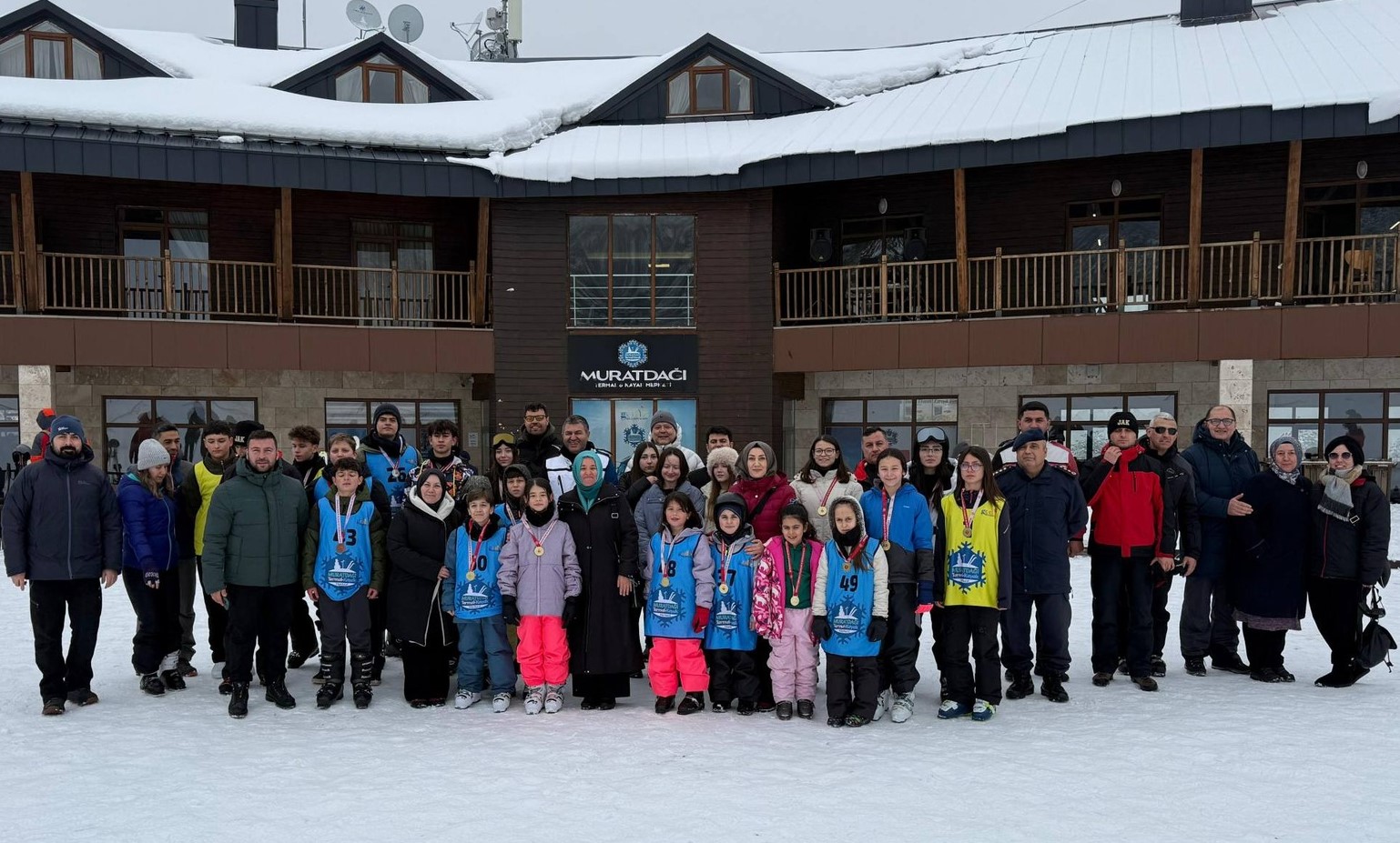 Muratdağında Okul Sporları Kayak İl Birinciliği  Coşkuyla Gerçekleştirildi
