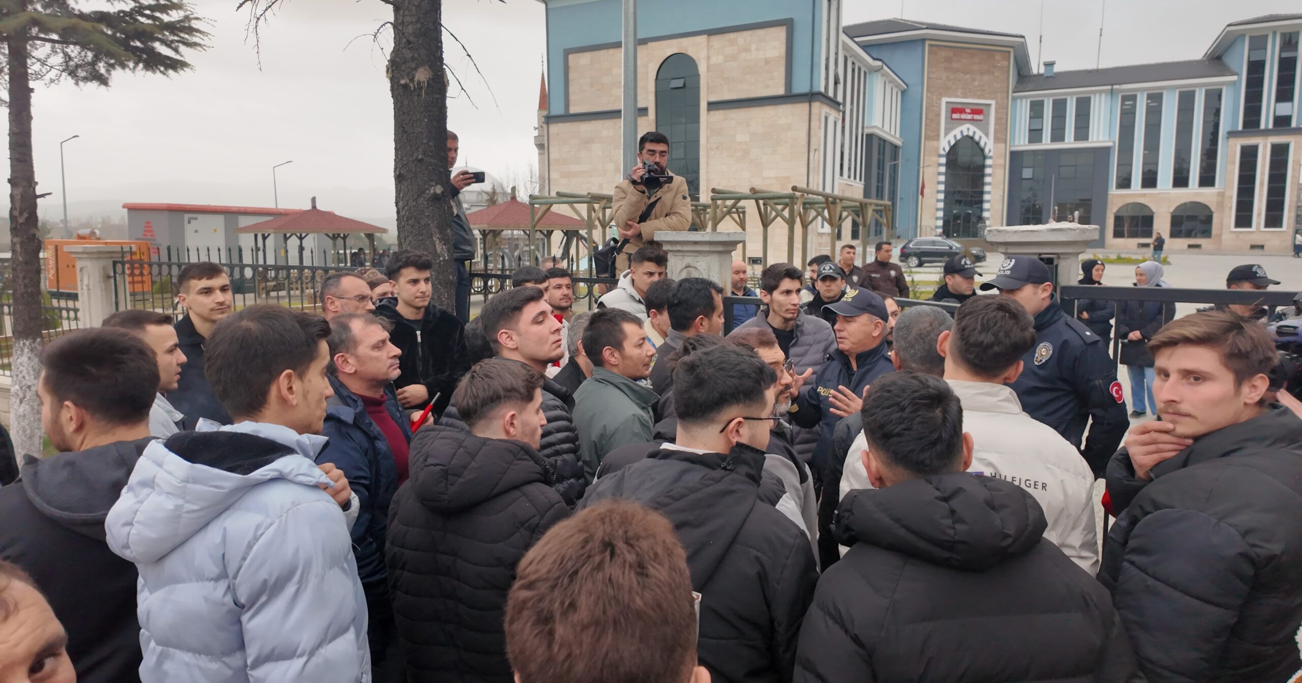 Gediz’de Madenci Düğümü: İthal Kömür Protestosuna “İzin” Engeli, Kaymakamdan “Söz” Mesajı