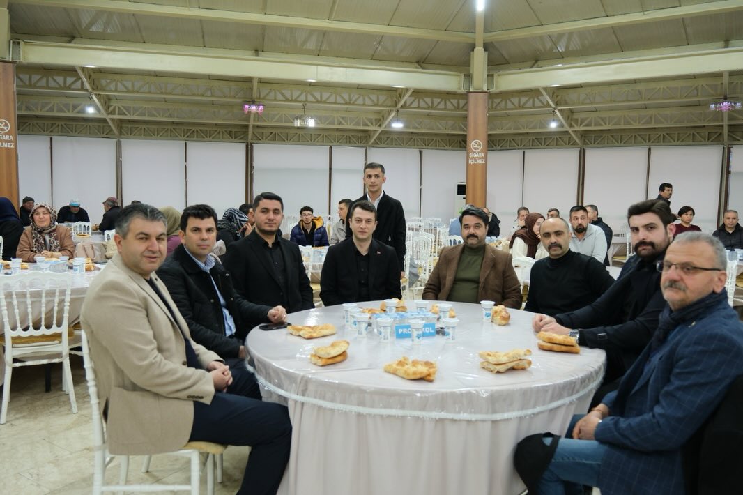 Gediz Ülkü Ocakları’ndan Dev İftar: Birlik ve Beraberlik Sofrası Kuruldu