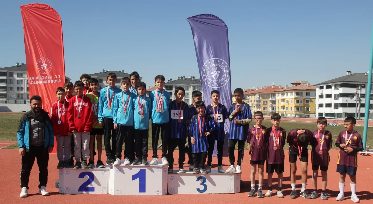 Pistin Şampiyonu Gediz: Fatih Ortaokulu Kütahya Zirvesinde!