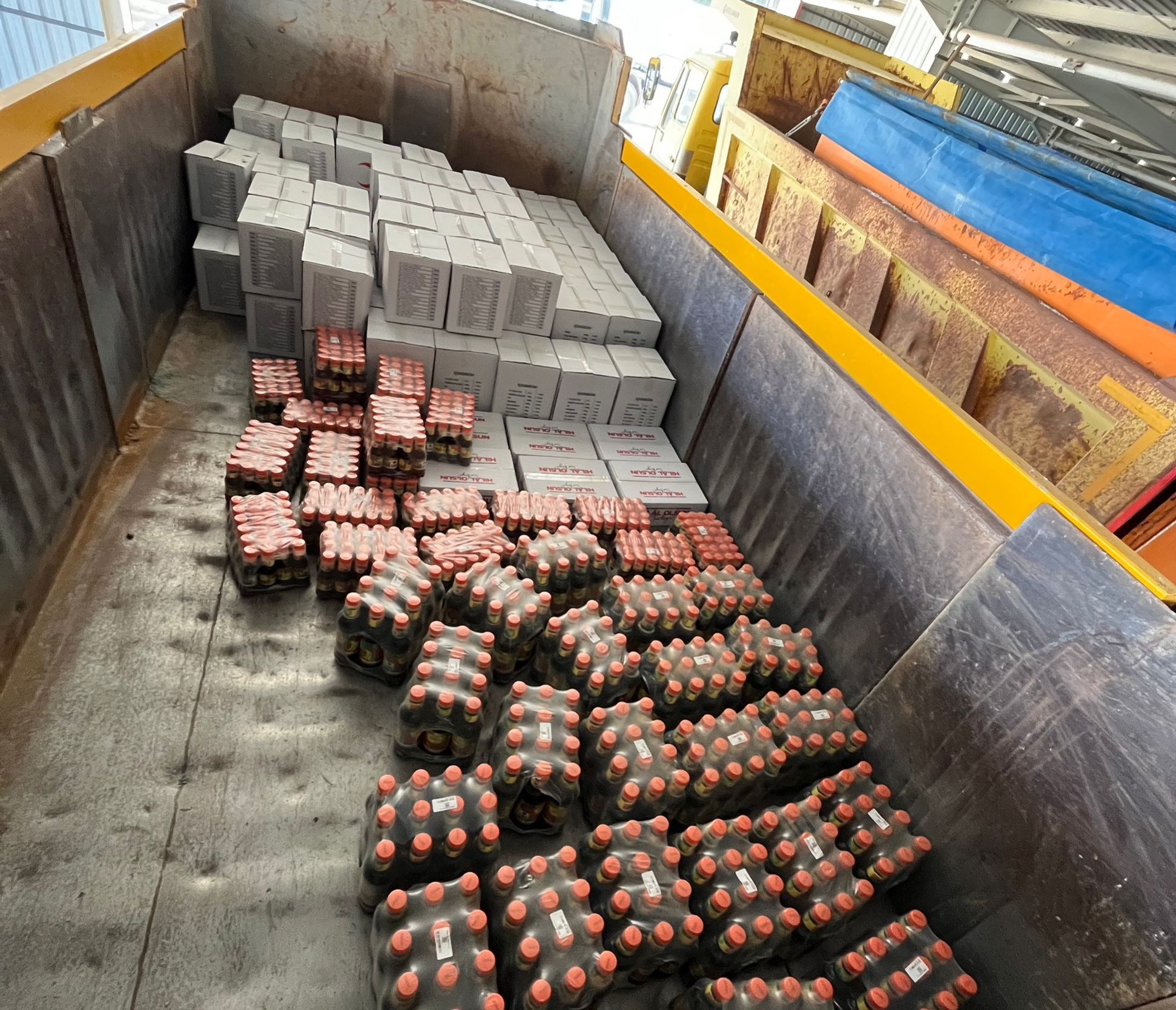 Gediz’de Kızılay Gençliği İyilik Yolunda: Köy Köy Gezip Gönüllere Dokunuyorlar