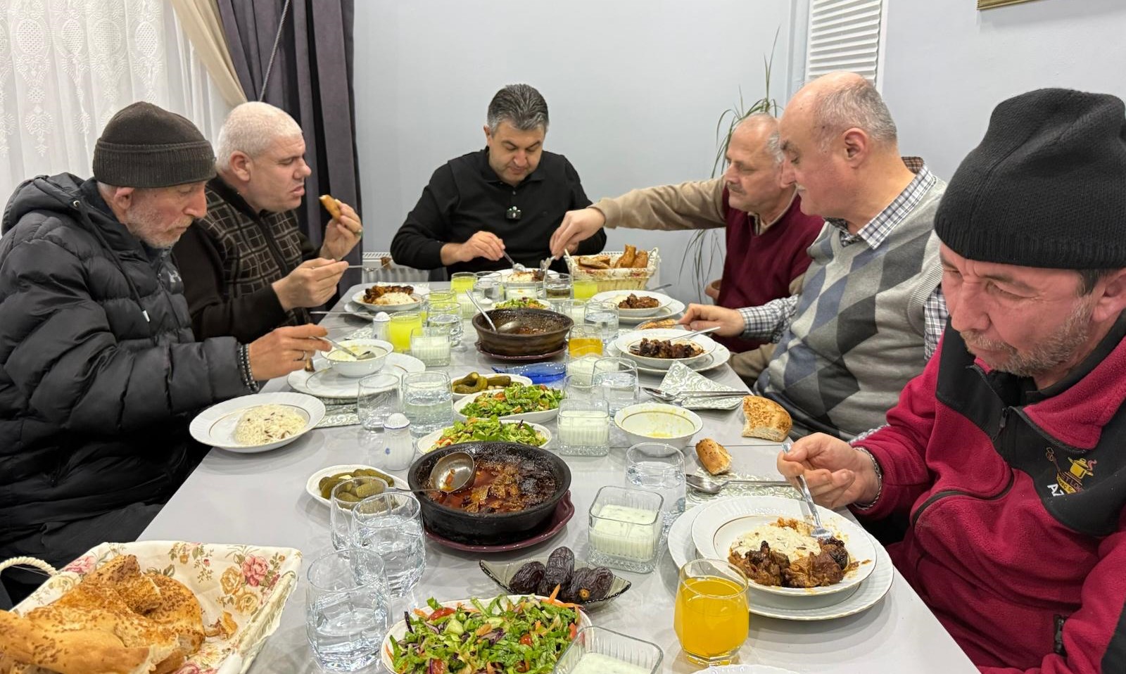 Başkan Akel’den Gönül Sofrası: “Gediz’in Gülleri” İftarda Buluştu