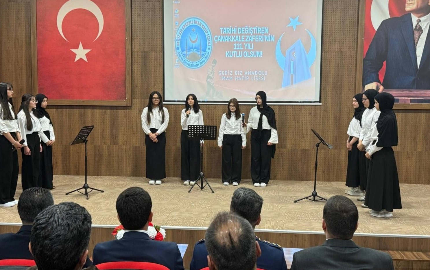 Gediz’de 18 Mart Gururu: Abide Köyü Şehitliği’nden Okul Sıralarına Anlamlı Anma