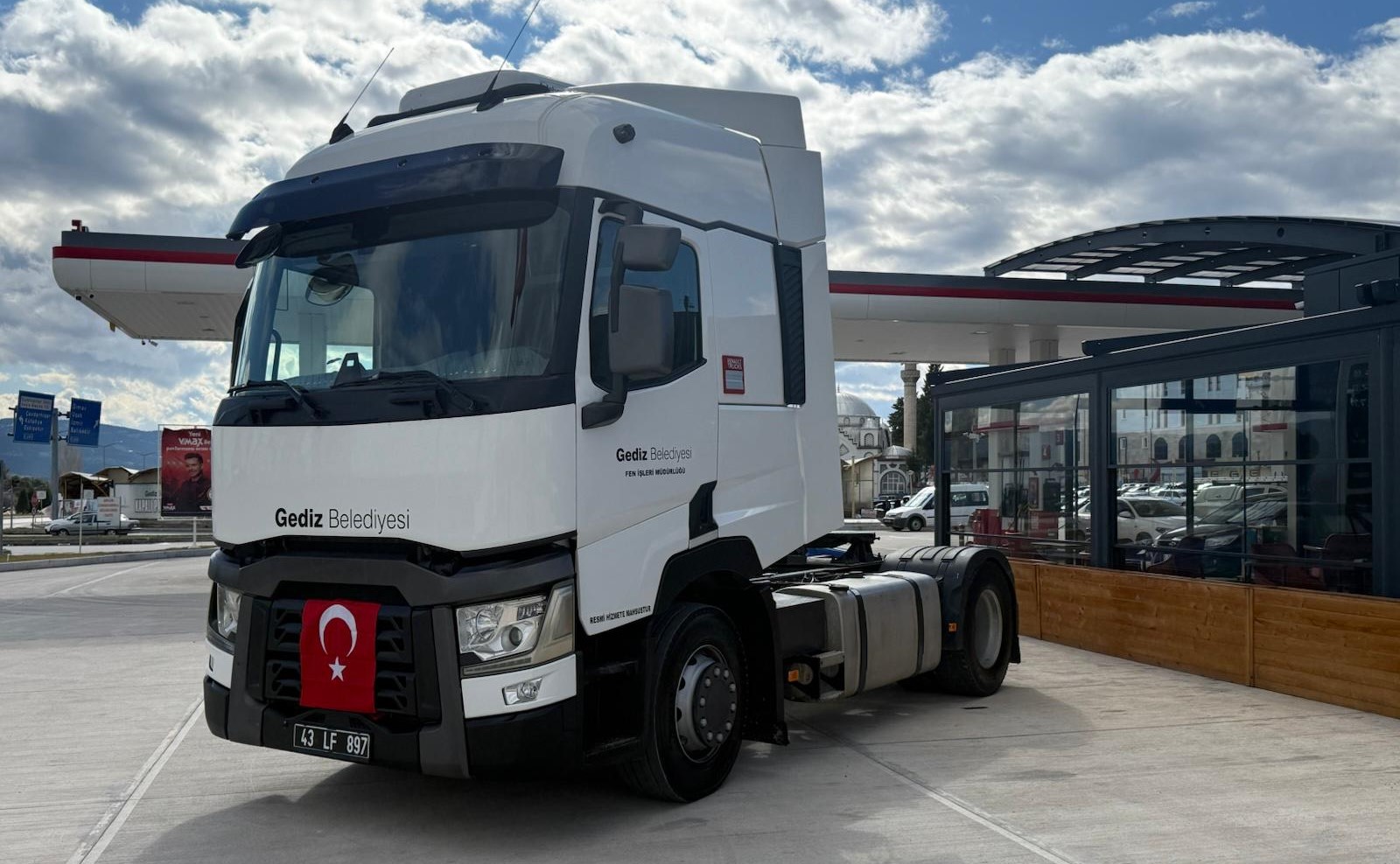 Gediz Belediyesi Araç Filosunu Güçlendiriyor: %70 Hibe ile Yeni Çekici Envanterde