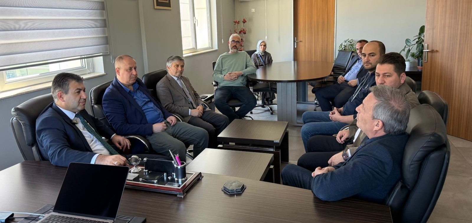 Başkan Akel’den Sağlık Çalışanlarına Vefa Ziyareti: “Sizler Hayatın Görünmez Kahramanlarısınız”