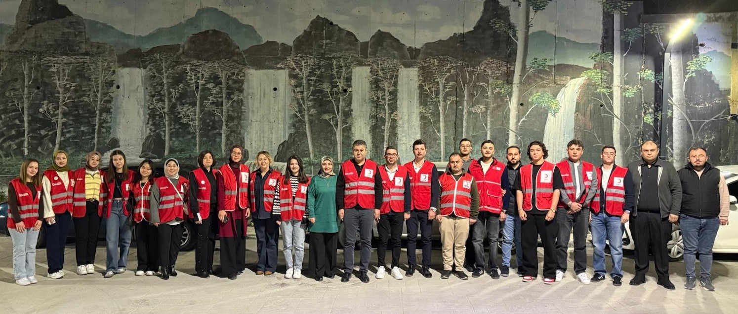 BAŞKAN AKEL’DEN GENÇ KIZILAY GÖNÜLLÜLERİNE VEFA İFTARI