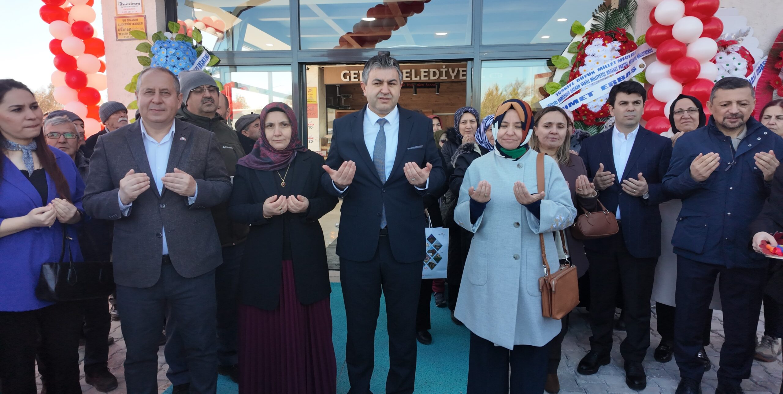 Gediz’de “Ekmek Dünyası” Kapılarını Açtı: Vatandaşın Sofrasına Kaliteli ve Uygun Fiyatlı Hizmet