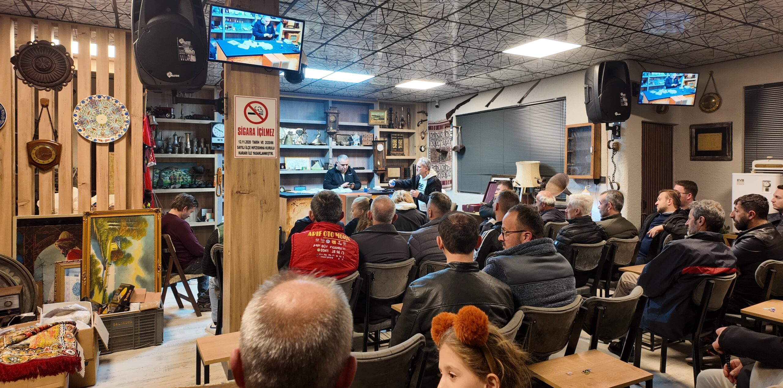 Gediz’de Mezat Tutkusu: Tarihin Tozlu Rafları Yeni Sahiplerini Buluyor