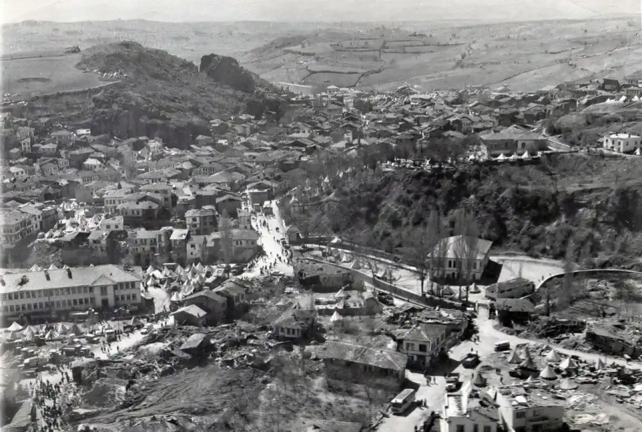 Gediz Depremi’nin 56. Yılında Bilimsel Bakış: Prof. Dr. Şener Üşümezsoy Gediz’e Geliyor