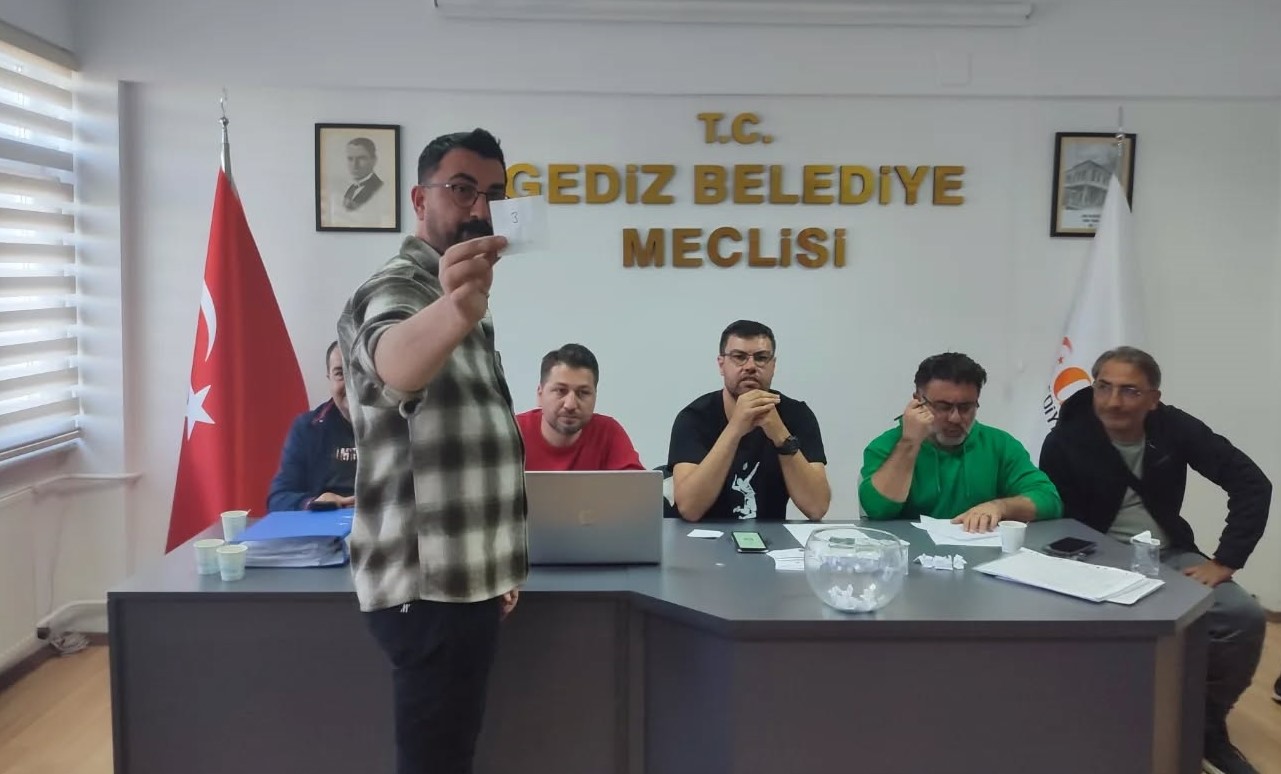 Gediz’de Halı Saha Heyecanı Başlıyor: 21. Geleneksel Turnuvada Kuralar Çekildi