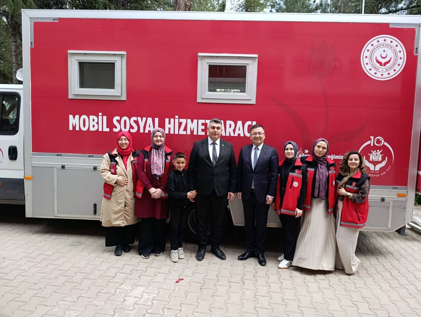 Gediz’de Sosyal Hizmetler Vatandaşın Ayağına Gidiyor: Mobil Araç Gökler ve Yenikent’te