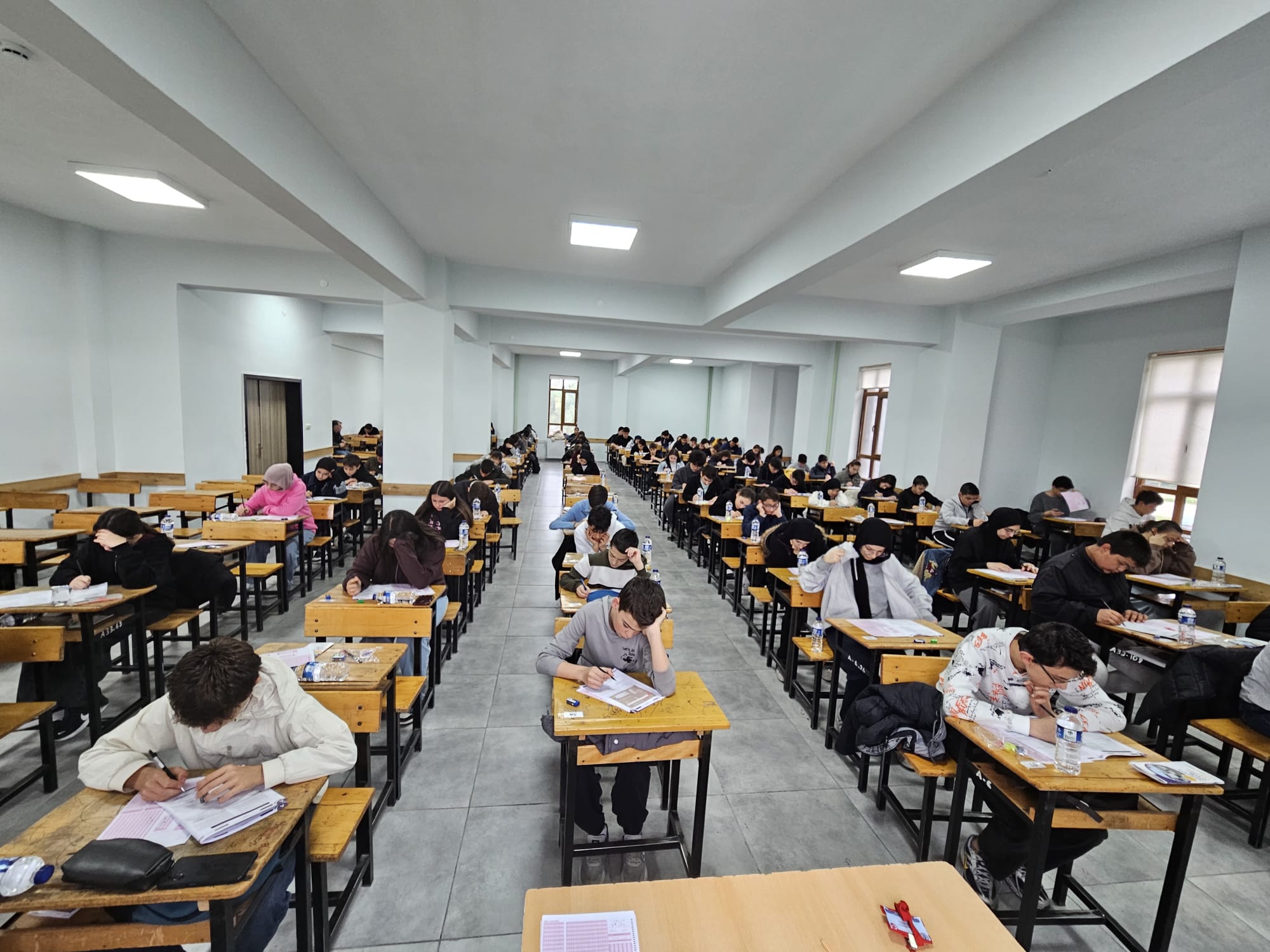 Gediz’de Büyük LGS Provası: Mustafa Necib Alayeli Anadolu Lisesi 227 Öğrenciyi Ağırladı