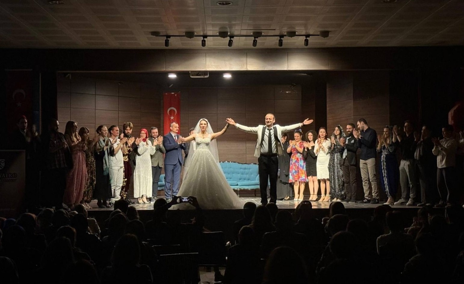 Gediz’de Kahkaha Tufanı: “Düğünümüz Var Kütahya” İzleyiciden Tam Not Aldı