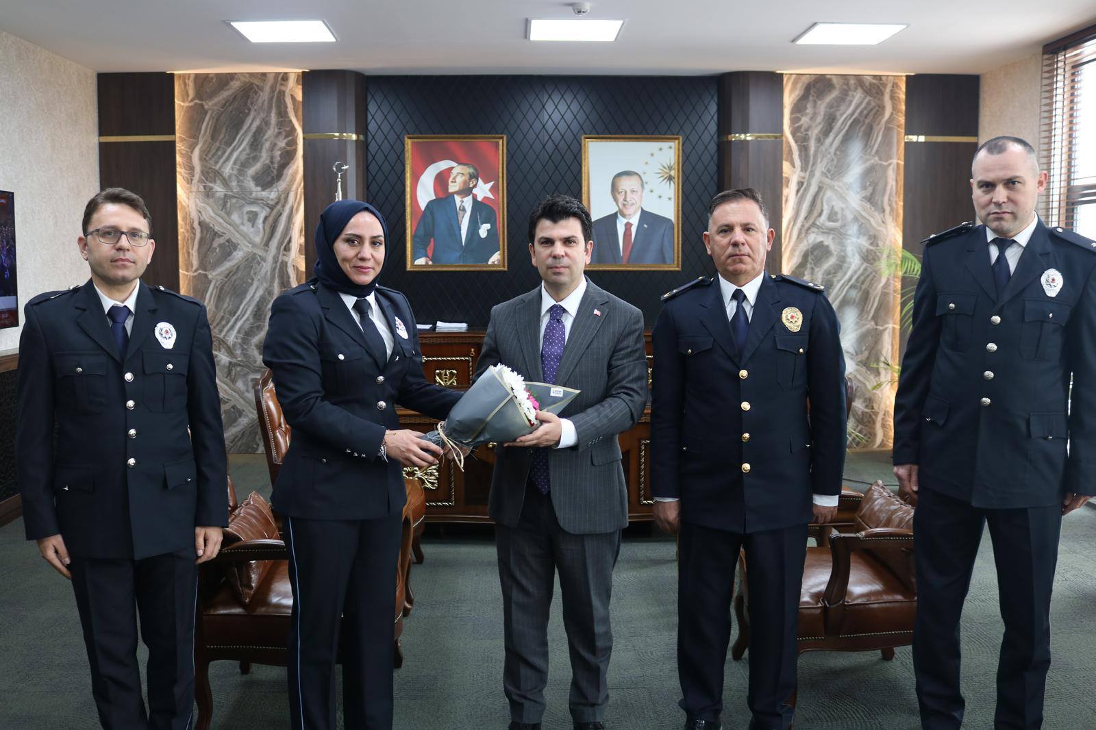 Gediz’de 10 Nisan Coşkusu: Emniyet Teşkilatı’ndan Kaymakam Uzun’a Ziyaret