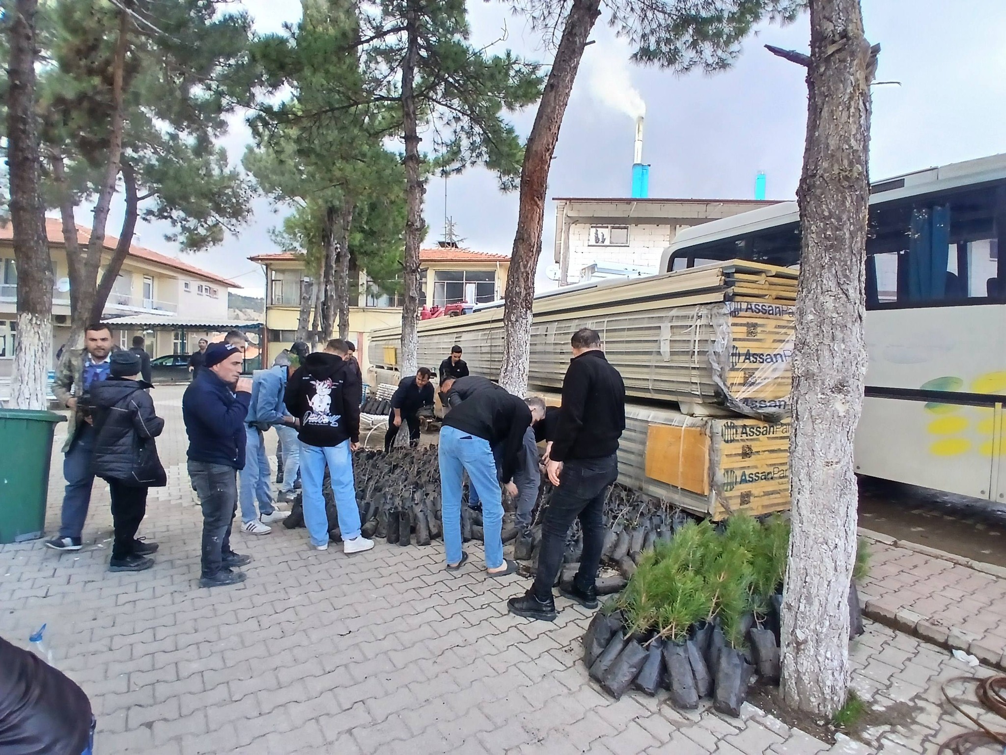 Gökler Beldesi’nde Yeşil Seferberlik: Binlerce Fidan Toprakla Buluşuyor