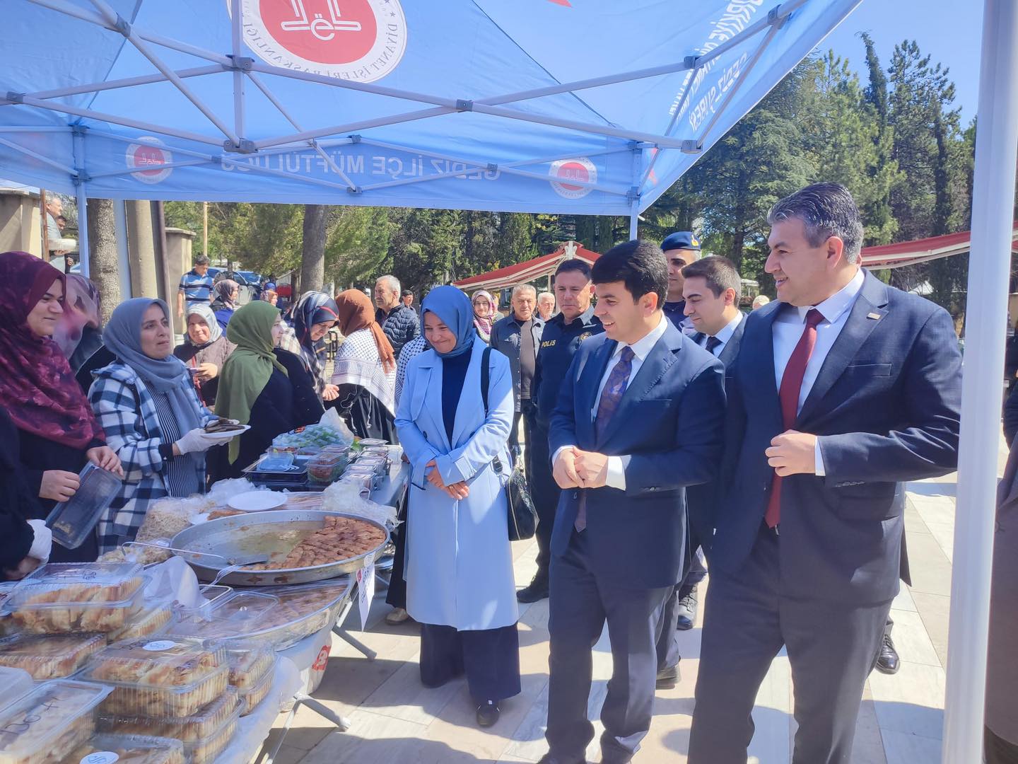 Gediz’de “Gazze İçin Hayır Çarşısı” Dualarla Açıldı: “Mazlumun Yanında Olmak İnsani Sorumluluğumuz”