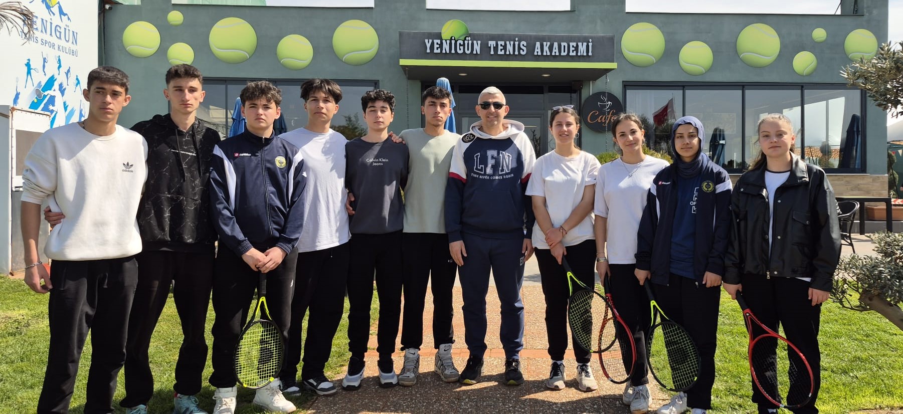 Kort Tenisinde 6 Yıllık Hakimiyet: Mustafa Necip Alayeli Anadolu Lisesi Şampiyon!