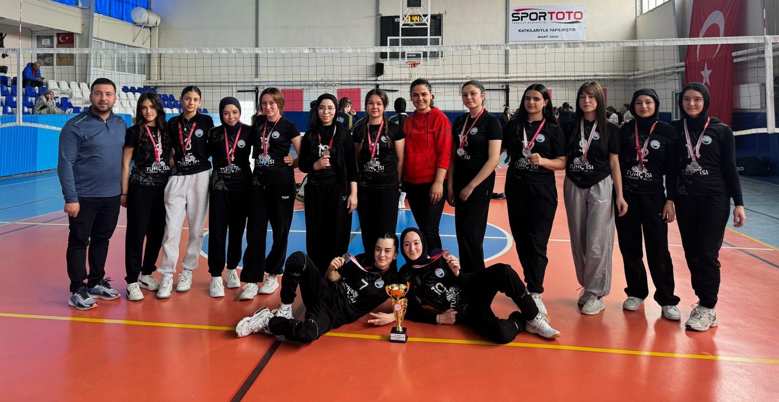 Gediz’in Voleybol Sultanları Zirvede: Hedef Üçüncü Kez İl Şampiyonluğu!