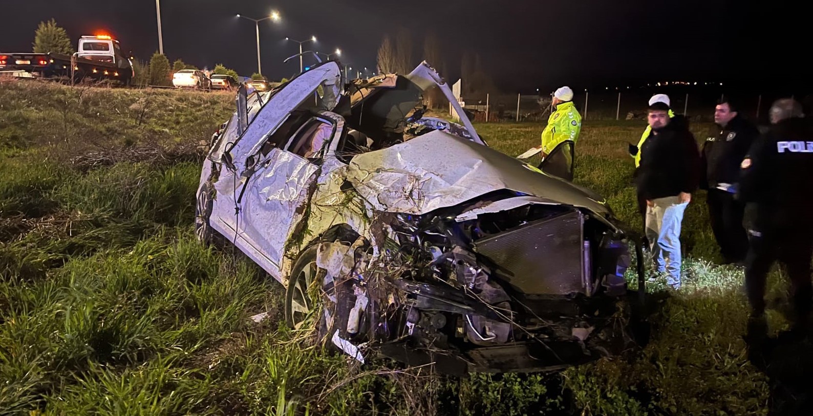 Gediz’de Korkutan Kaza: Hurdaya Döneni Araçtan Sağ Çıkmak “Mucize” Dedirtti